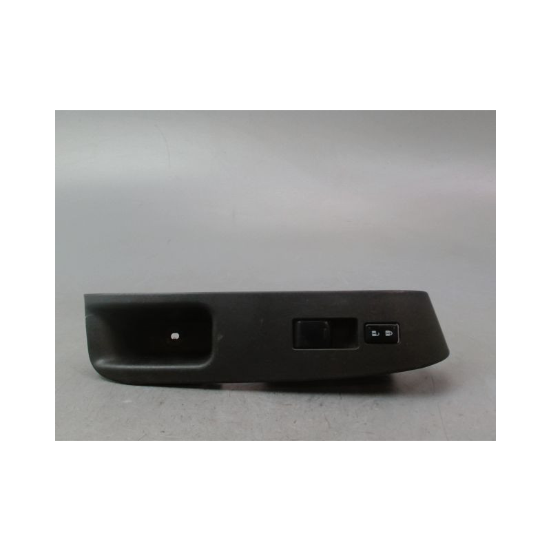 COMMANDE LEVE-GLACE PORTE AVD NISSAN CUBE