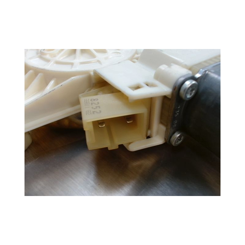 MECANISME+MOTEUR LEVE-GLACE AVANT DROIT MERCEDES CLASSE C BERL. III Phase 1 (204) 2007-2010