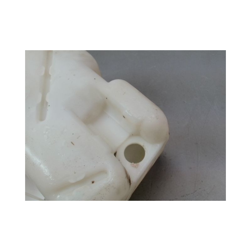 RESERVOIR LAVE-GLACE AVANT KIA CARNIVAL/SEDONA MONOSP. I 1999-2006