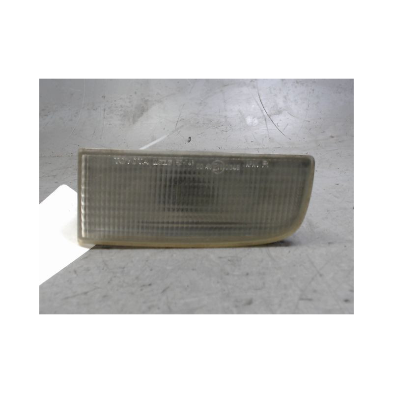 FEU RECUL DROIT TOYOTA YARIS -2003