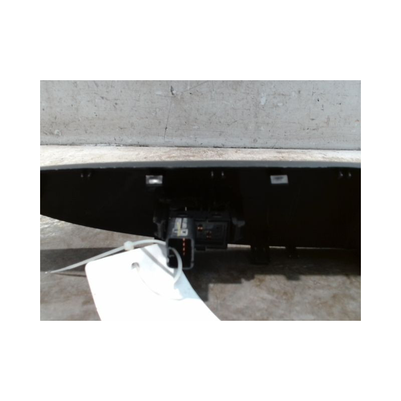 COMMANDE LEVE-GLACE PORTE AVD MITSUBISHI SPACESTAR