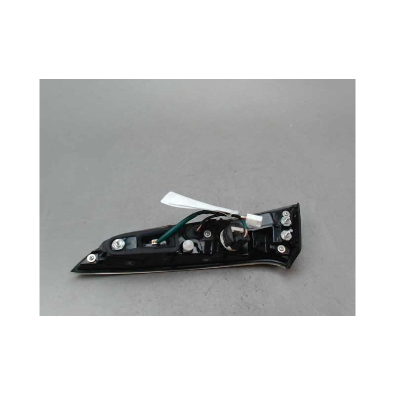 FEU ARRIERE INTERIEUR GAUCHE TOYOTA COROLLA 2004-