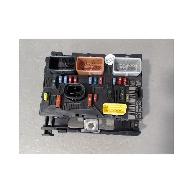 BOITE A FUSIBLES PEUGEOT 207 5P