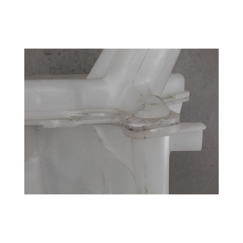 RESERVOIR LAVE-GLACE AVANT TOYOTA YARIS