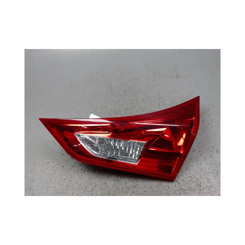 FEU ARRIERE INTERIEUR DROIT TOYOTA AURIS