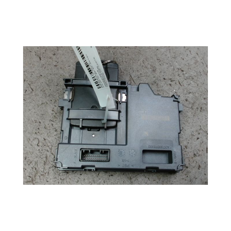 LECTEUR DE CARTE RENAULT CLIO IV 2012-