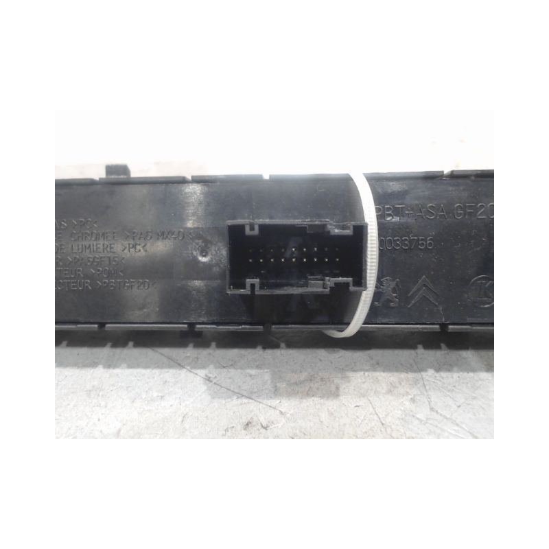 BOUTON DE WARNING PEUGEOT 3008