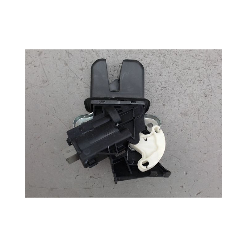SERRURE COFFRE ARRIERE AUDI A4