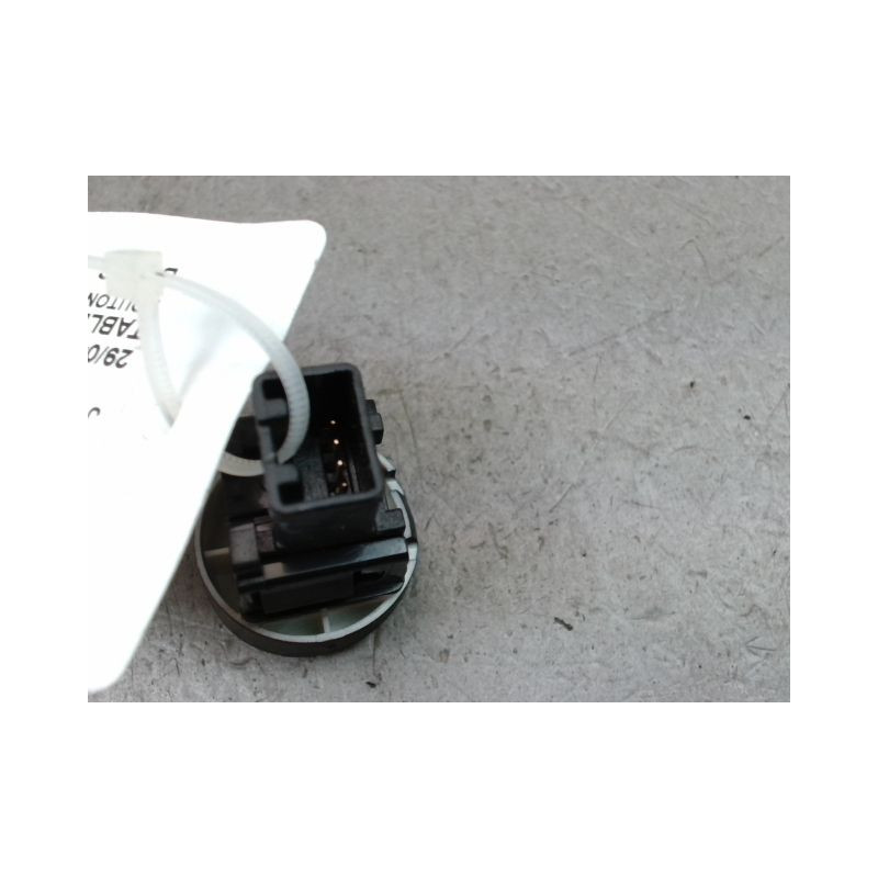 BOUTON DE WARNING NISSAN JUKE Phase 2 2014-...
