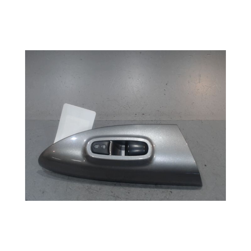 COMMANDE LEVE-GLACE PORTE AVD NISSAN JUKE
