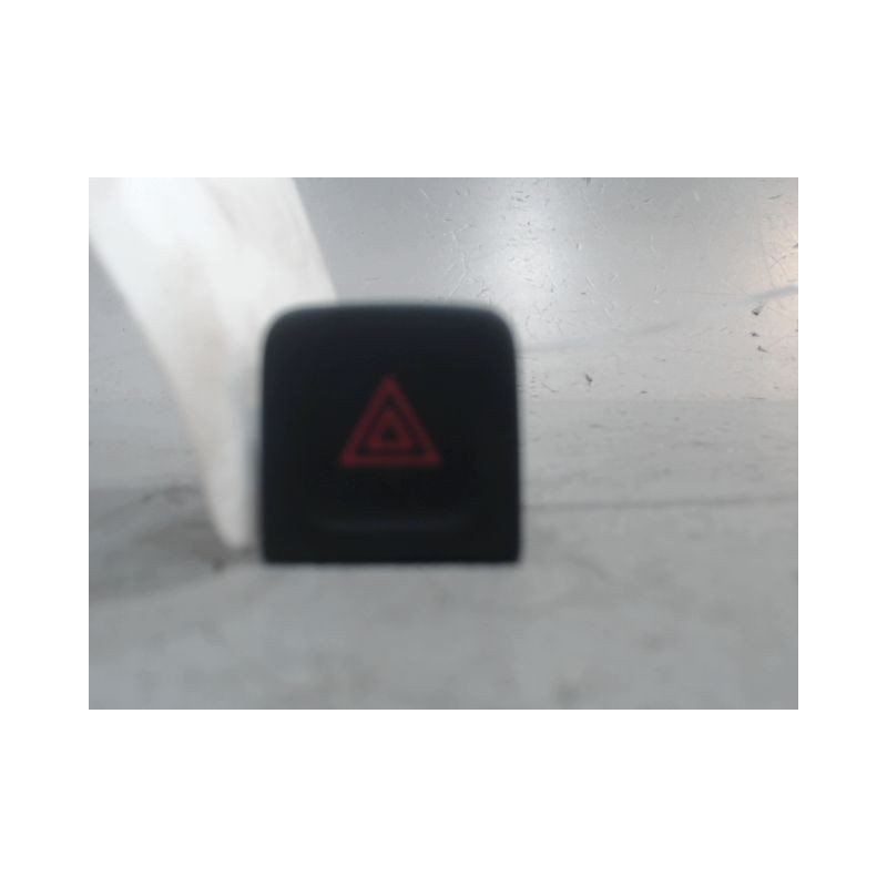 BOUTON DE WARNING RENAULT KADJAR