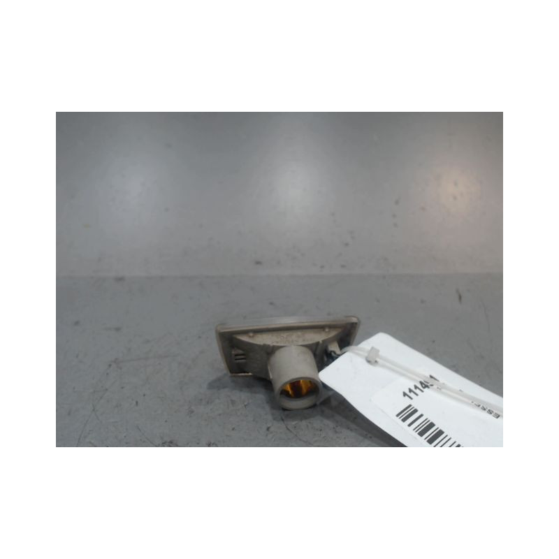 REPETITEUR AILE GAUCHE OPEL CORSA