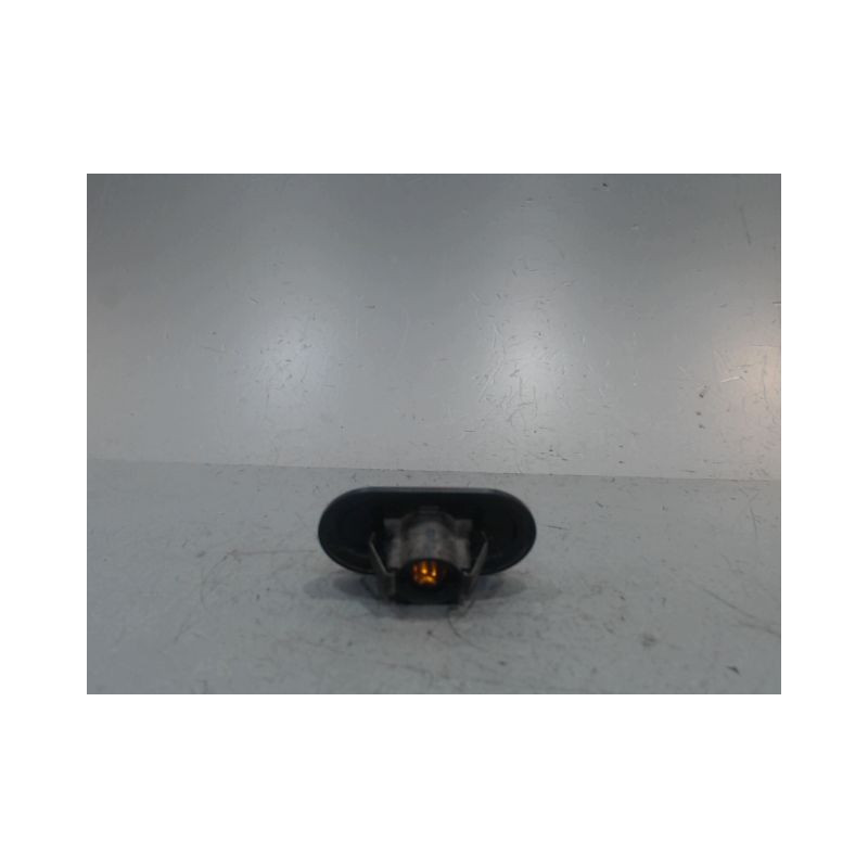 REPETITEUR AILE DROIT RENAULT MEGANE