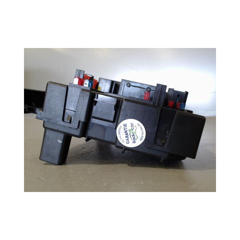 BOITE A FUSIBLES PEUGEOT 807