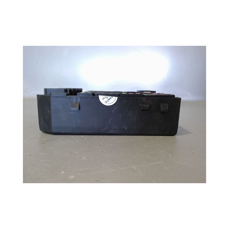 BOITE A FUSIBLES RENAULT MEGANE