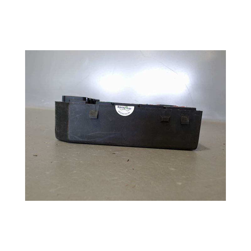 BOITE A FUSIBLES RENAULT MEGANE
