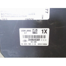 BOITE A FUSIBLES RENAULT MEGANE