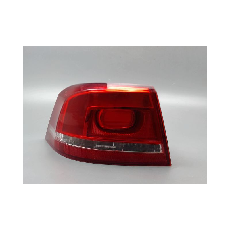FEU ARRIERE GAUCHE  VOLKSWAGEN PASSAT BERL. VI (36) 2010-...