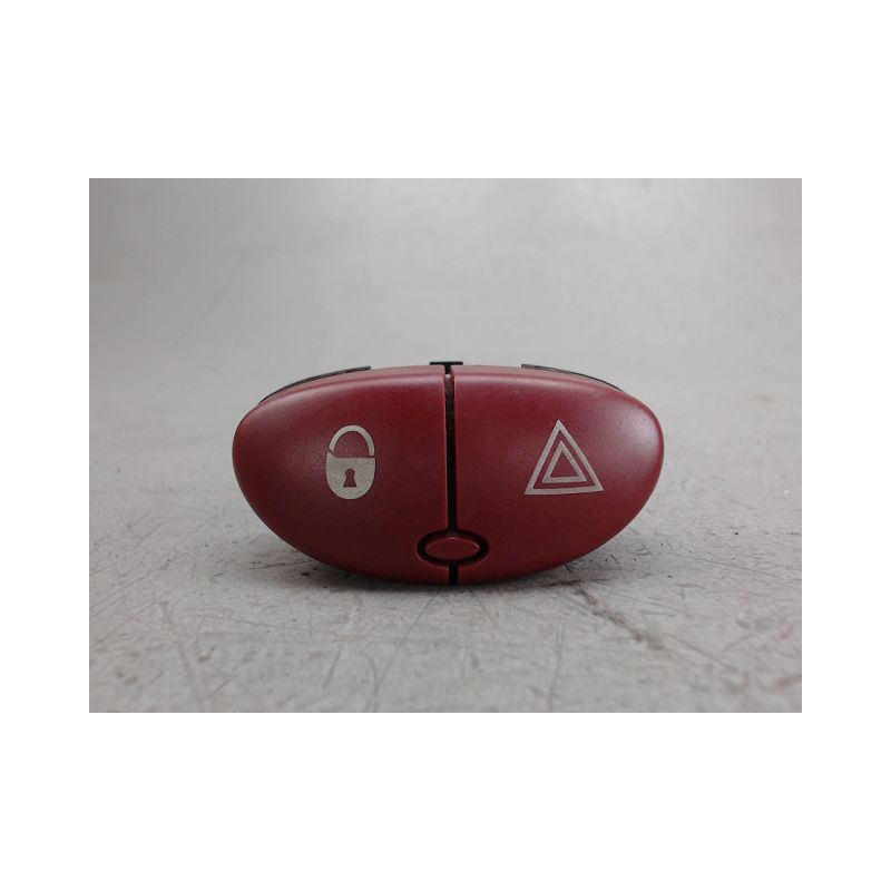 BOUTON DE WARNING PEUGEOT 206