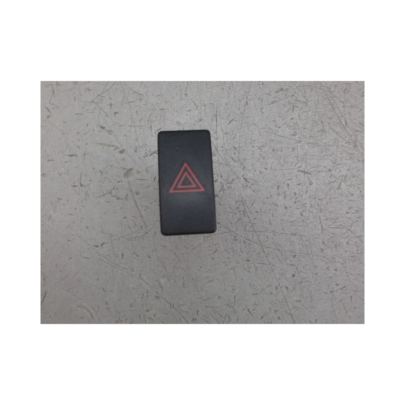 BOUTON DE WARNING TOYOTA AVENSIS