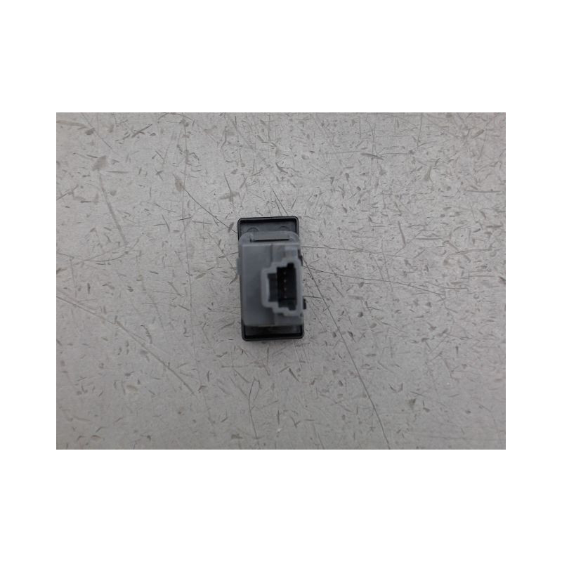 BOUTON DE WARNING TOYOTA AVENSIS