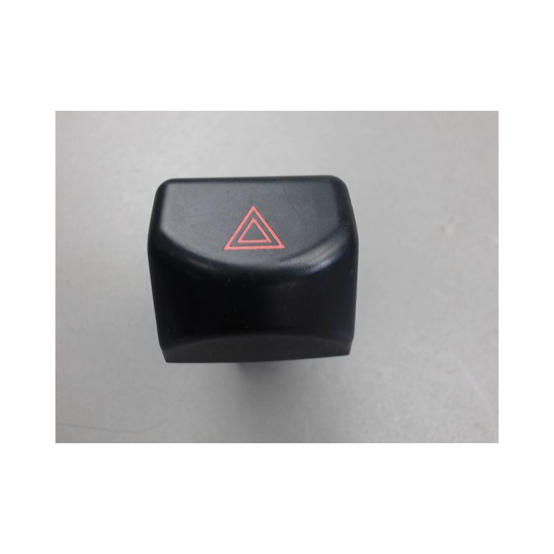 BOUTON DE WARNING NISSAN MICRA