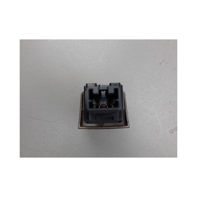 BOUTON DE WARNING NISSAN MICRA