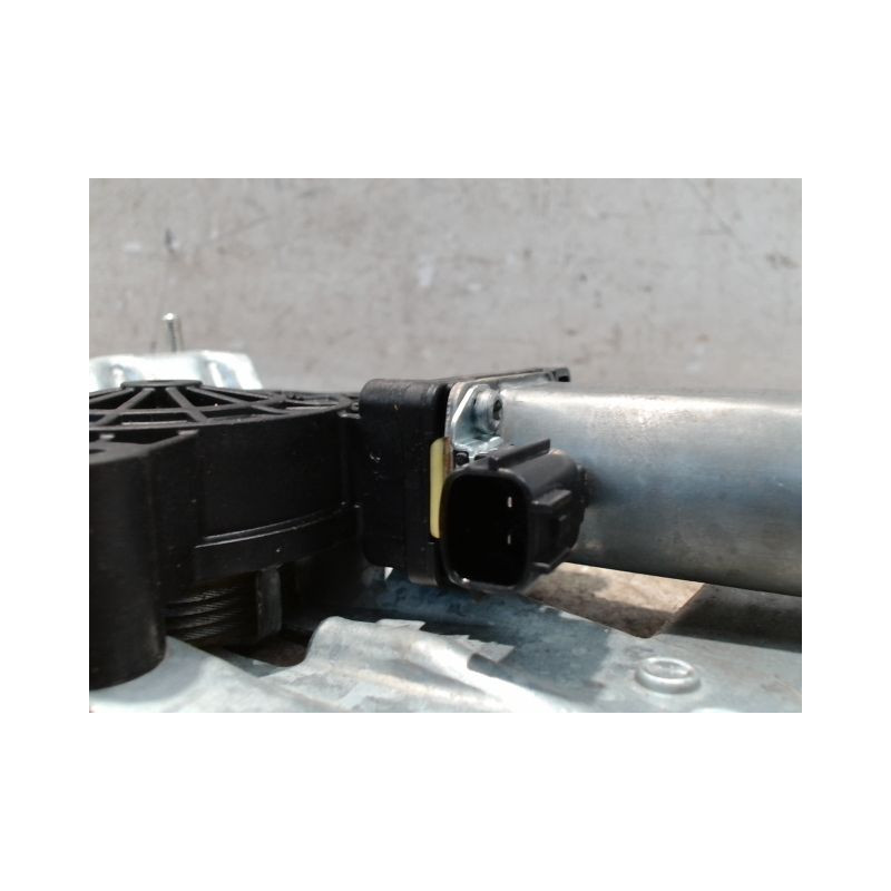 MECANISME+MOTEUR LEVE-GLACE AVANT DROIT DACIA SANDERO 2008-