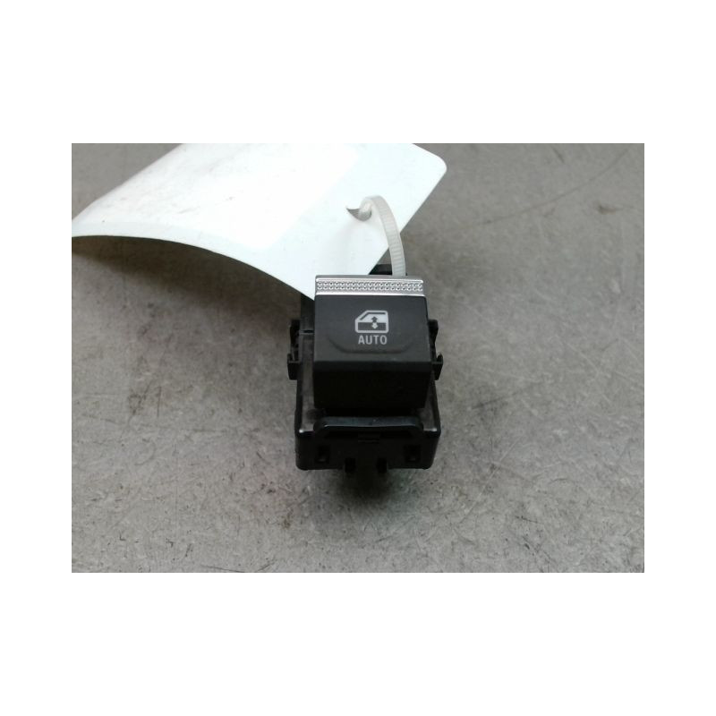 COMMANDE LEVE-GLACE PORTE ARD RENAULT CLIO