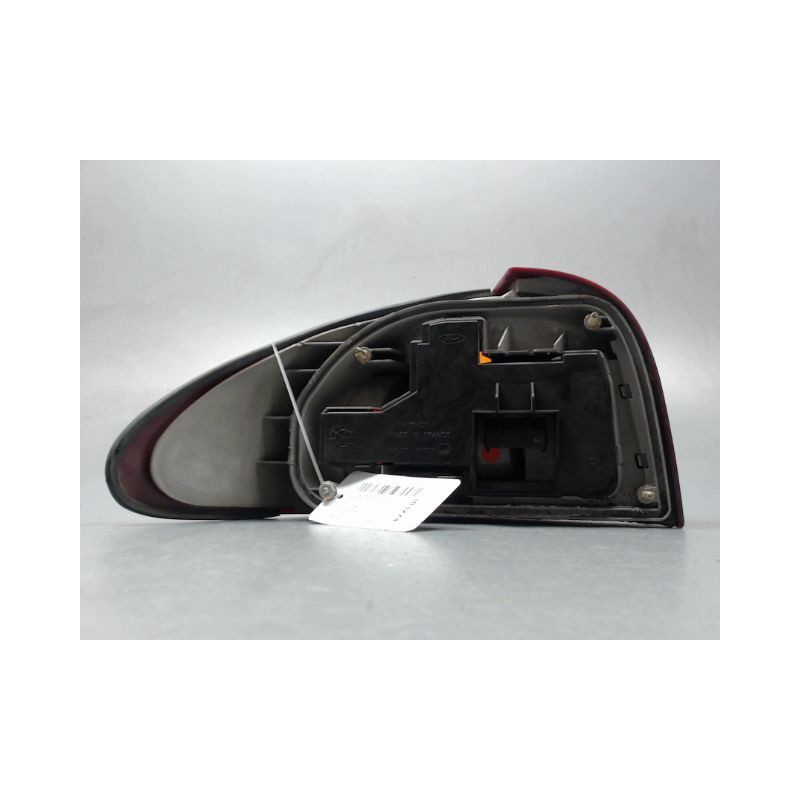 FEU ARRIERE DROIT FORD MONDEO 93-96