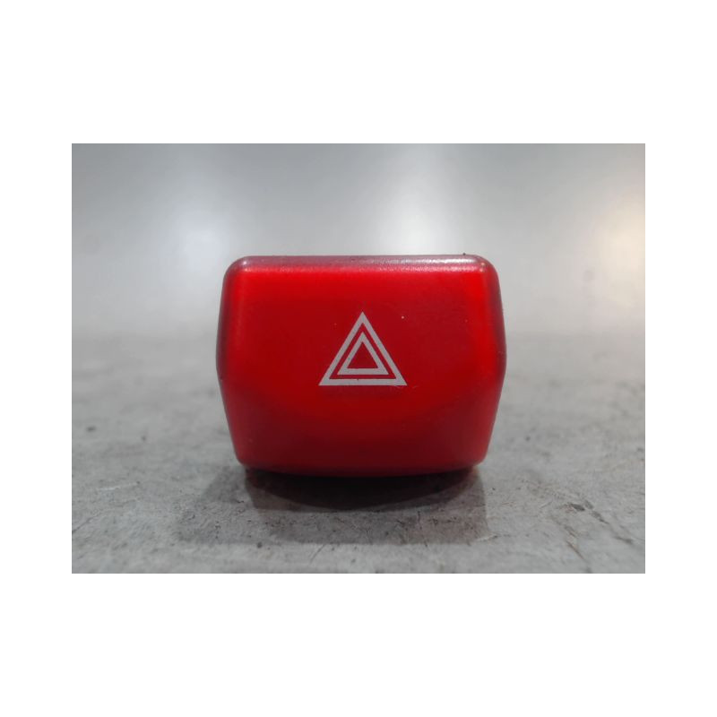 BOUTON DE WARNING NISSAN MICRA