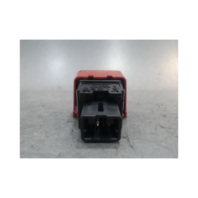 BOUTON DE WARNING NISSAN MICRA