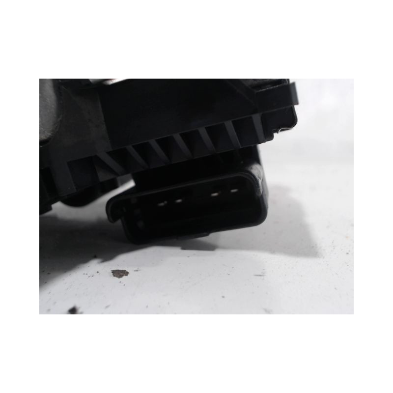 MOTEUR ESSUIE-GLACE AVD PEUGEOT 5008 2009-