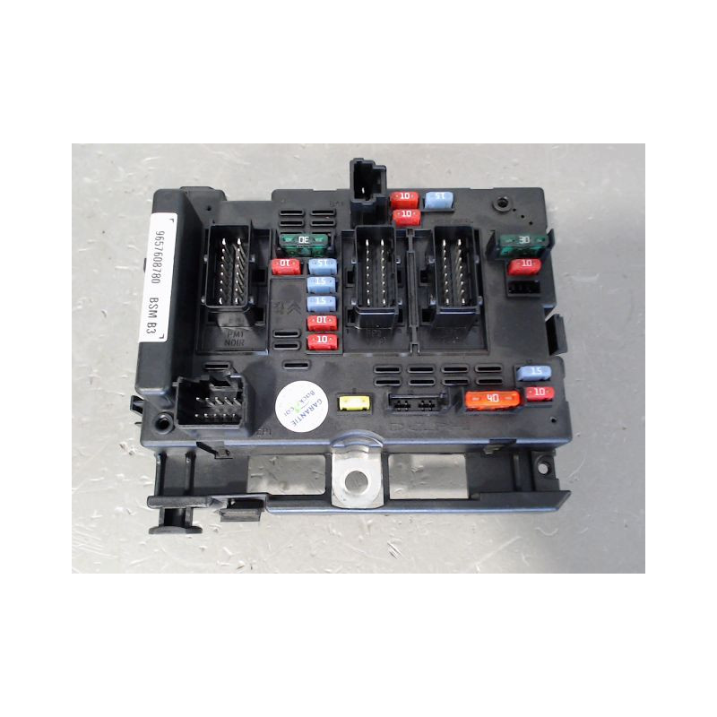 BOITE A FUSIBLES PEUGEOT 206