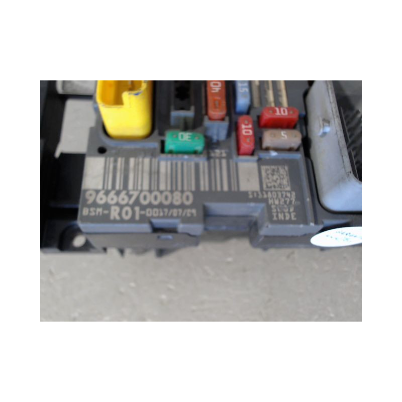 BOITE A FUSIBLES CITROEN C4
