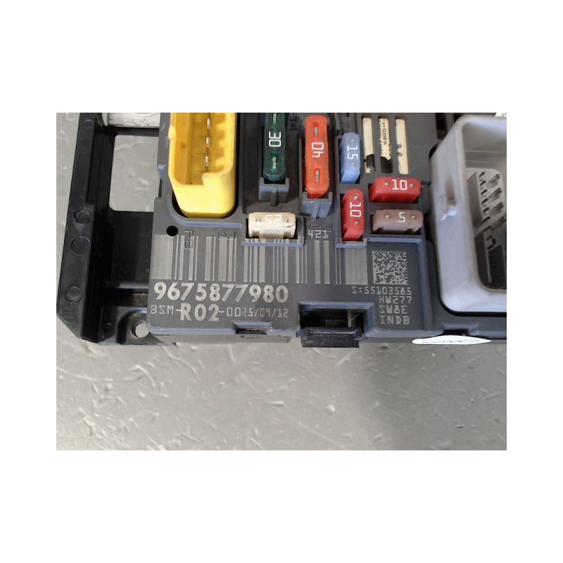 BOITE A FUSIBLES CITROEN C4