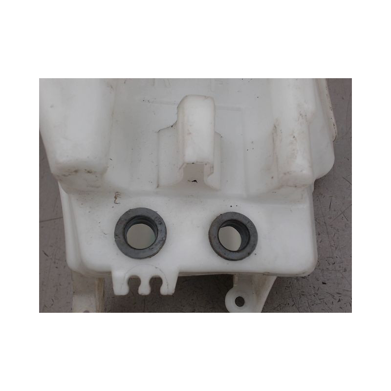 RESERVOIR LAVE-GLACE AVANT TOYOTA YARIS