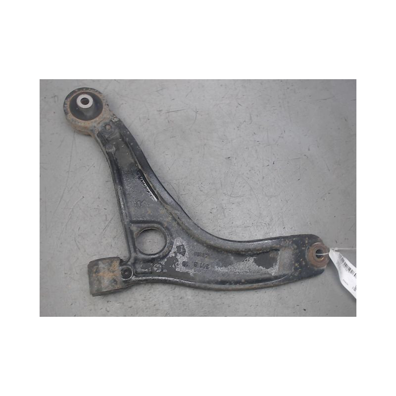 TRIANGLE INFERIEUR AVANT DROIT RENAULT MASTER