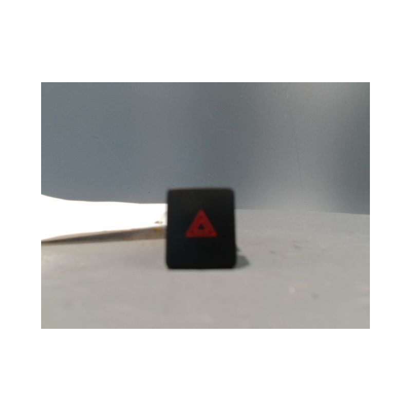 BOUTON DE WARNING NISSAN QHASQAI 2007-