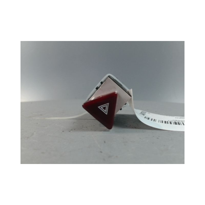 BOUTON DE WARNING VOLKSWAGEN PASSAT SW 2005-