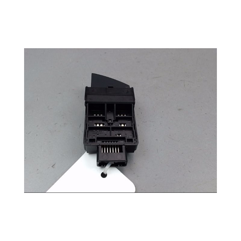 BOUTON DE WARNING LEXUS CT200H