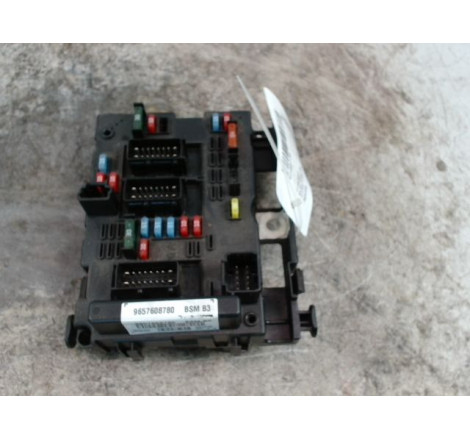 PLATINE FUSIBLE AV