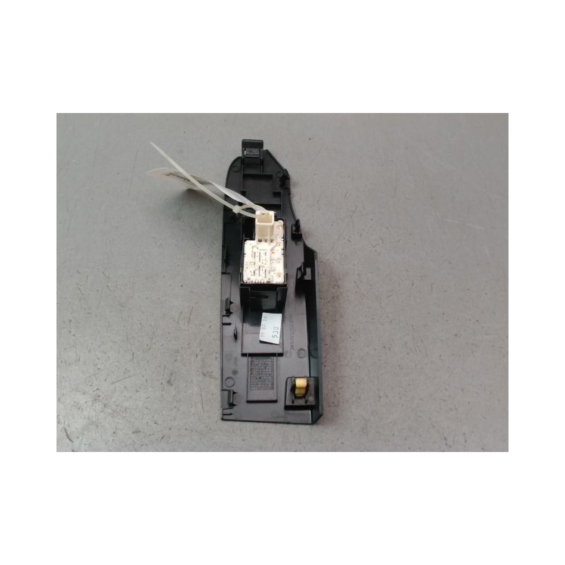 COMMANDE LEVE-GLACE PORTE AVD TOYOTA AURIS 2010-