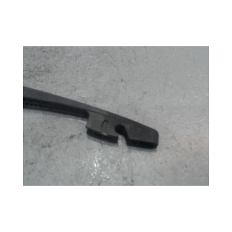 BRAS ESSUIE-GLACE ARRIERE SUZUKI SWIFT
