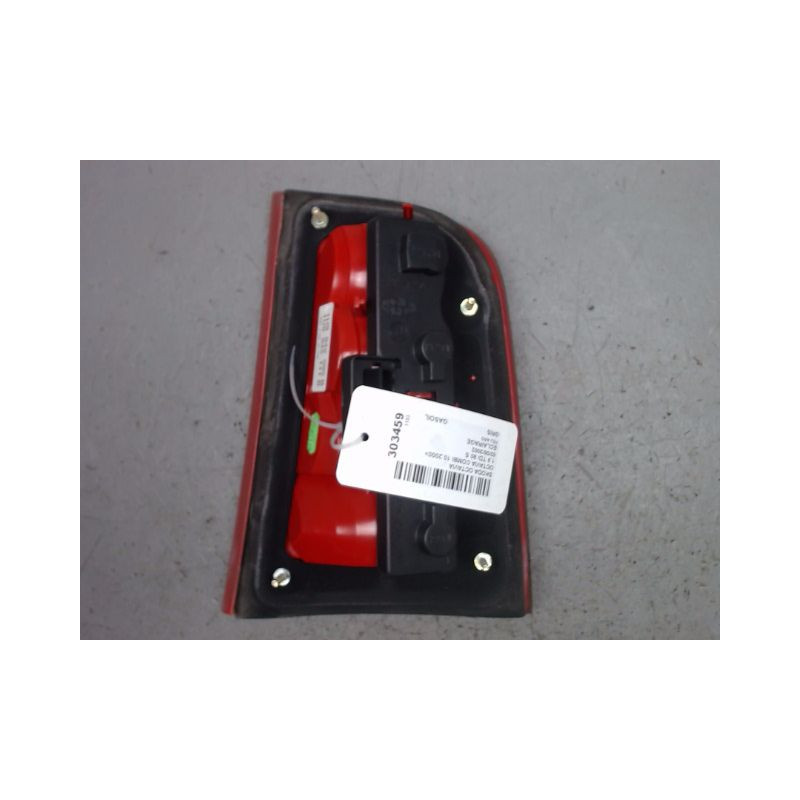 FEU ARRIERE GAUCHE  SKODA OCTAVIA COMBI 2000-