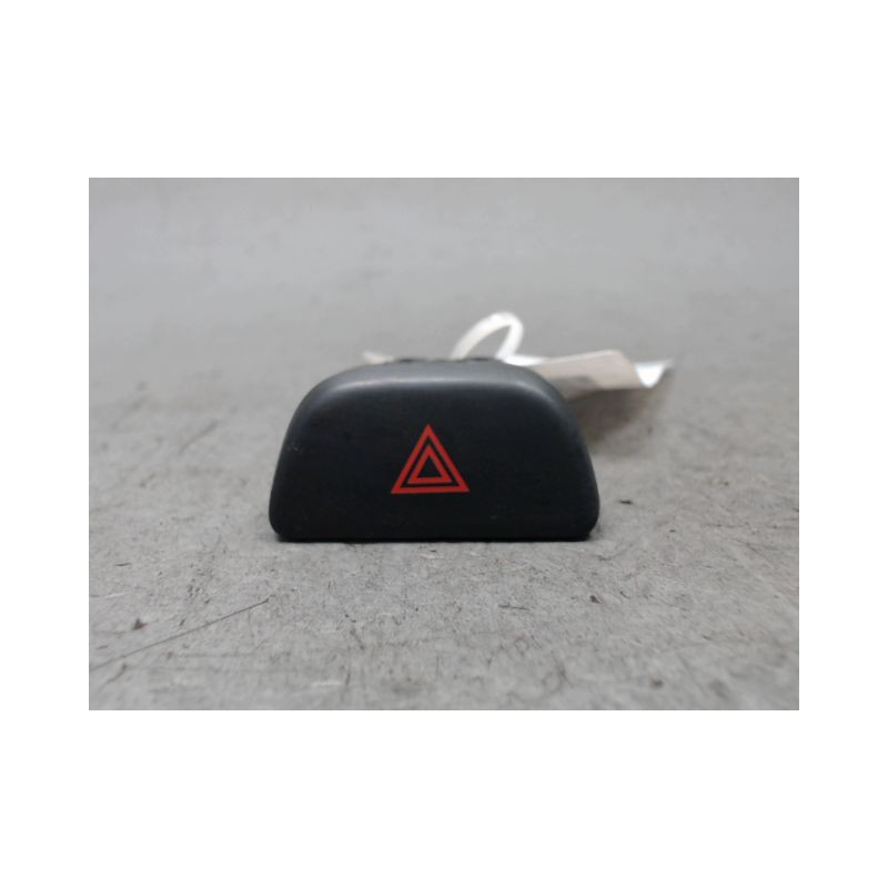 BOUTON DE WARNING NISSAN MICRA