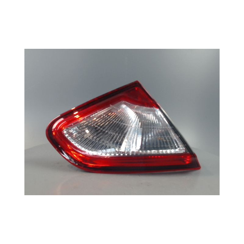 FEU ARRIERE INTERIEUR GAUCHE NISSAN QHASQAI 2007-