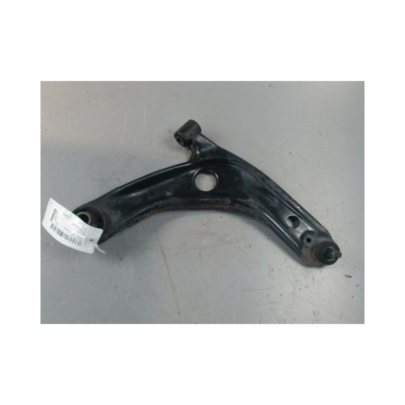 TRIANGLE INFERIEUR AVANT DROIT TOYOTA YARIS II 2010-