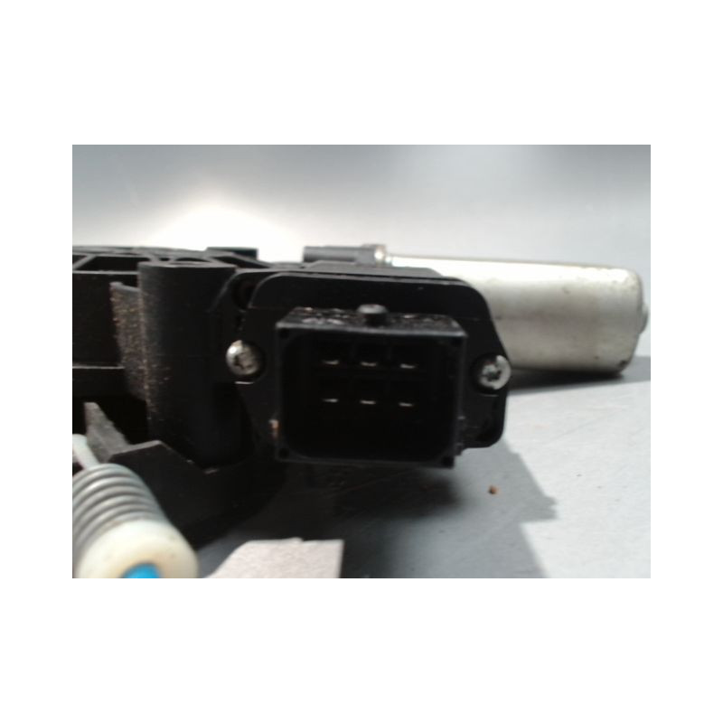 MECANISME+MOTEUR LEVE-GLACE AVANT GAUCHE OPEL CORSA 2010-