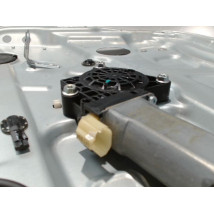 MECANISME+MOTEUR LEVE-GLACE AVANT DROIT KIA CARENS 2002-